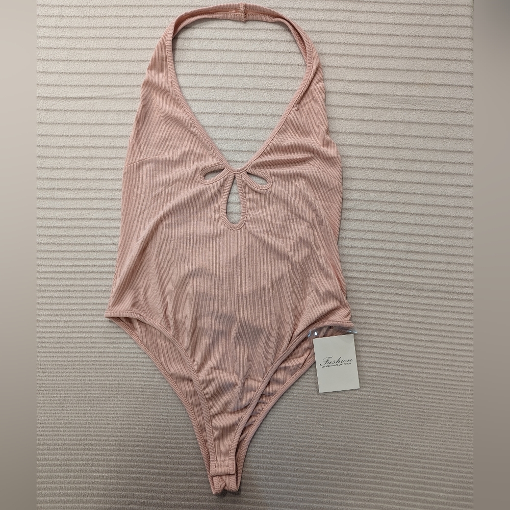 ☀️ NWT ☀️ Ribbed Halter Top Bodysuit
